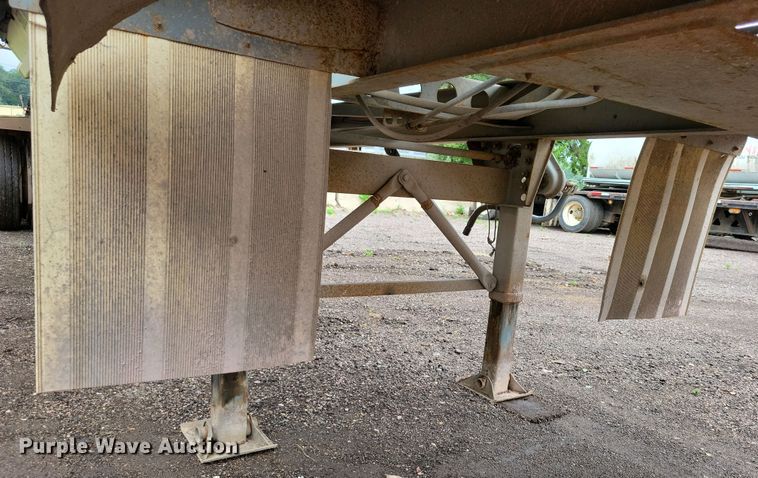 image for item EA2474 2003 SmithCo side dump trailer