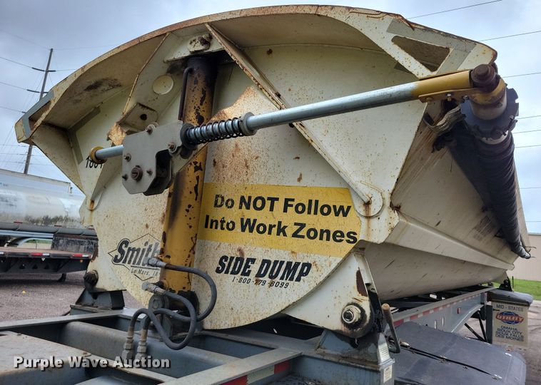 image for item EA2474 2003 SmithCo side dump trailer