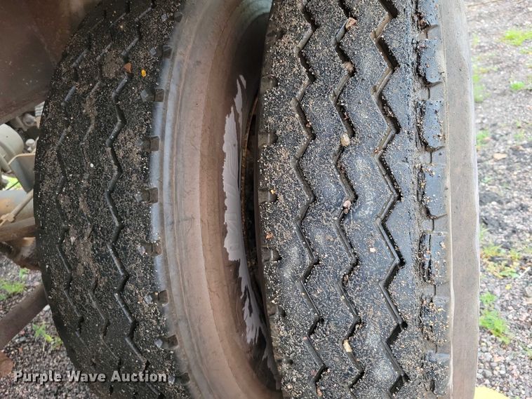 image for item EA2474 2003 SmithCo side dump trailer