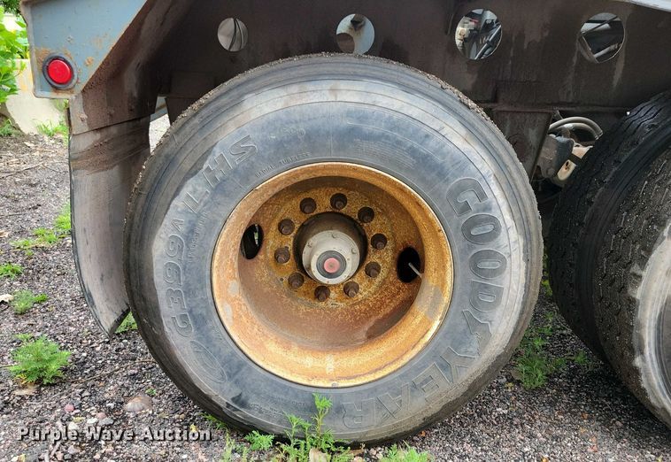 image for item EA2474 2003 SmithCo side dump trailer