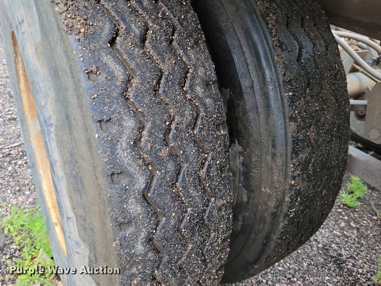 image for item EA2474 2003 SmithCo side dump trailer