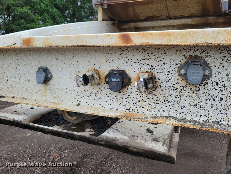 image for item EA2475 2001 Load King bottom dump trailer