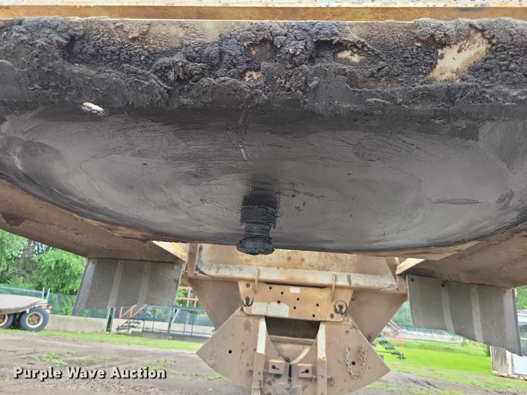 image for item EA2475 2001 Load King bottom dump trailer