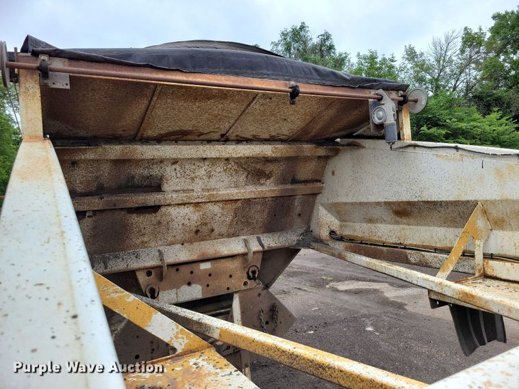 image for item EA2475 2001 Load King bottom dump trailer