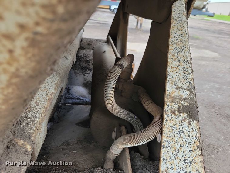 image for item EA2475 2001 Load King bottom dump trailer