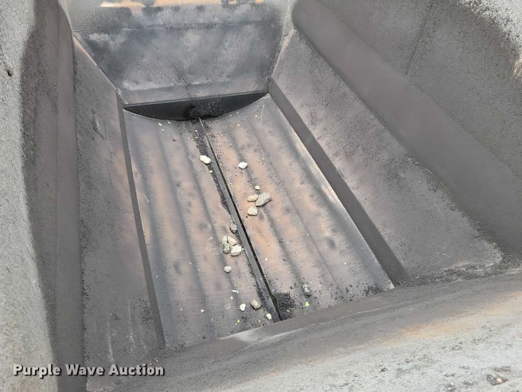 image for item EA2475 2001 Load King bottom dump trailer