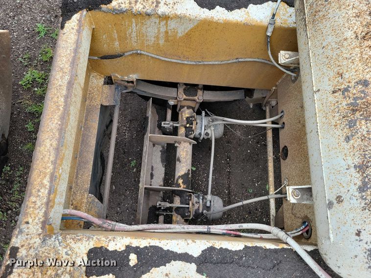 image for item EA2475 2001 Load King bottom dump trailer