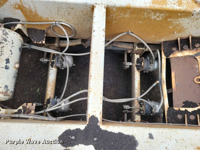 image for item EA2475 2001 Load King bottom dump trailer