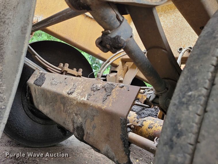 image for item EA2475 2001 Load King bottom dump trailer