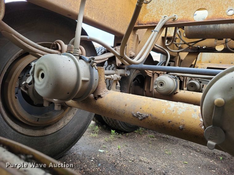 image for item EA2475 2001 Load King bottom dump trailer