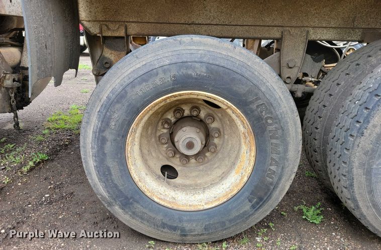 image for item EA2475 2001 Load King bottom dump trailer