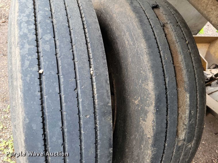 image for item EA2475 2001 Load King bottom dump trailer