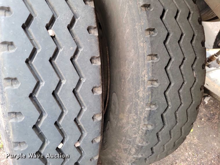 image for item EA2475 2001 Load King bottom dump trailer