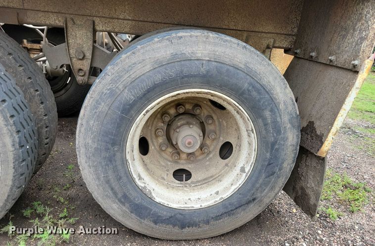 image for item EA2475 2001 Load King bottom dump trailer