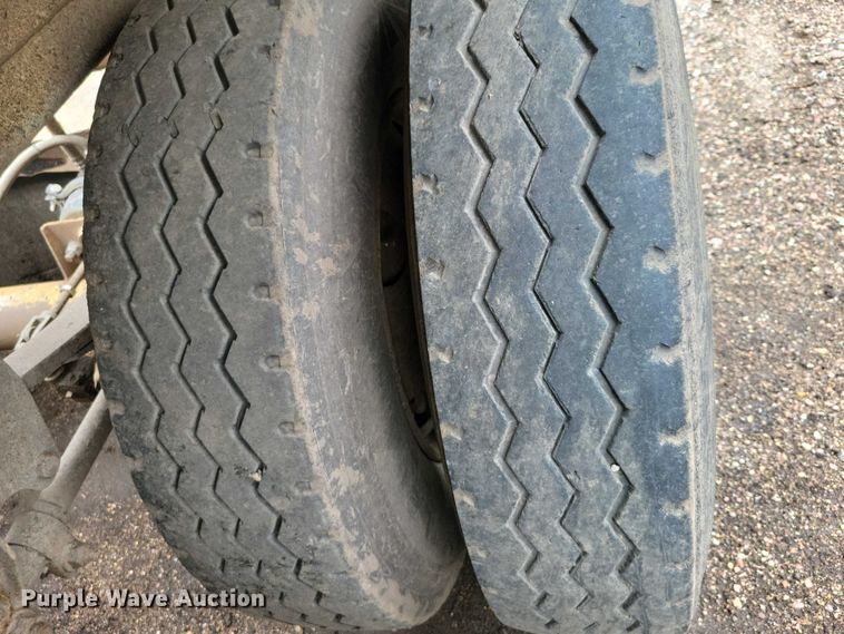 image for item EA2475 2001 Load King bottom dump trailer