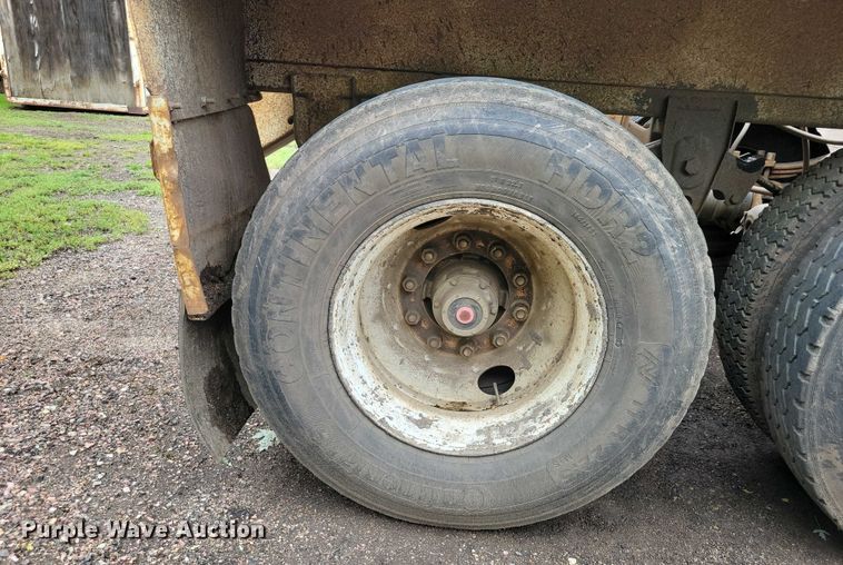 image for item EA2475 2001 Load King bottom dump trailer