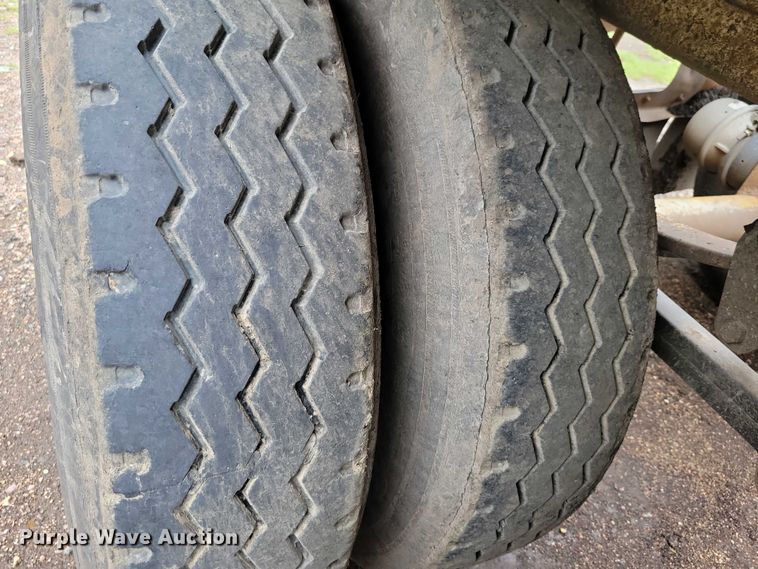 image for item EA2475 2001 Load King bottom dump trailer