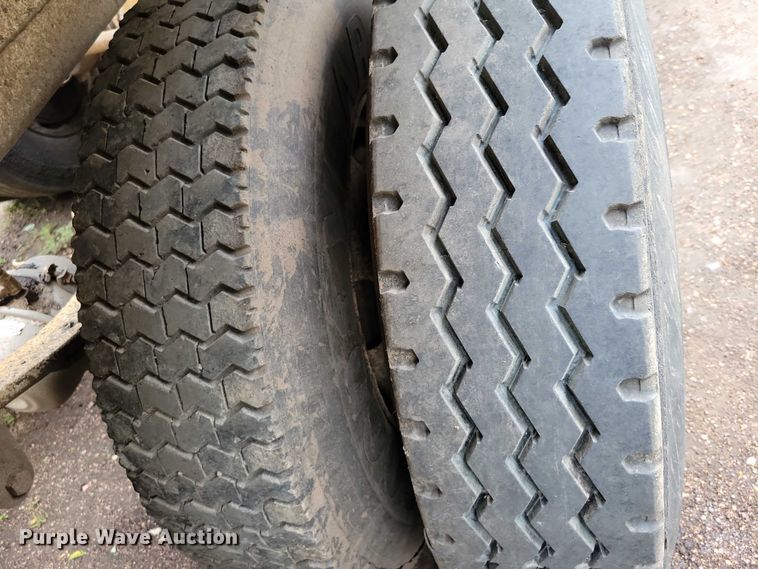 image for item EA2475 2001 Load King bottom dump trailer