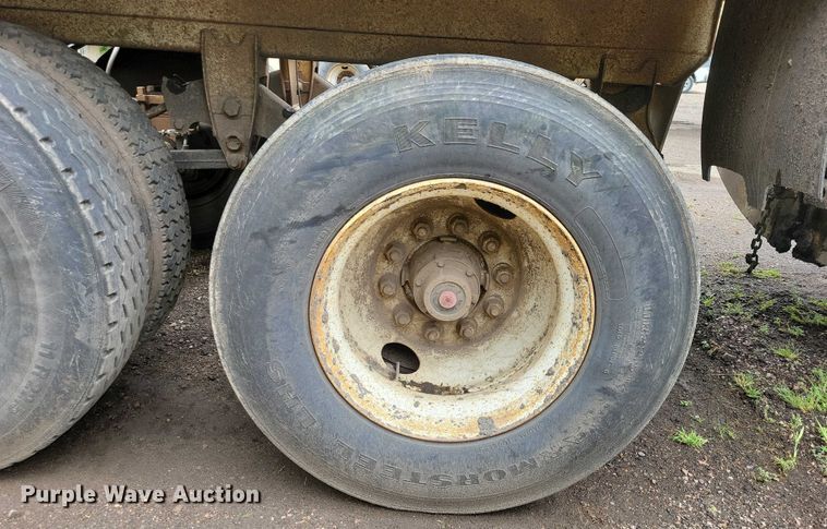 image for item EA2475 2001 Load King bottom dump trailer