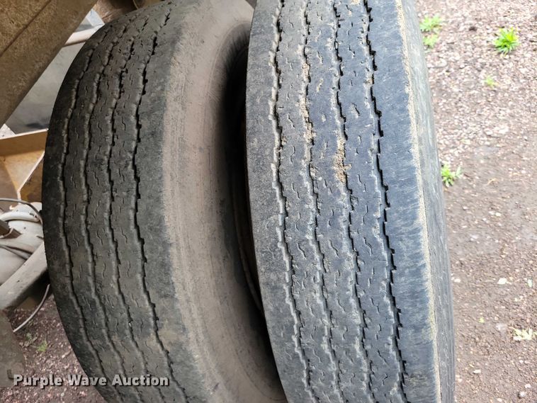 image for item EA2475 2001 Load King bottom dump trailer