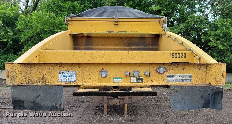 image for item EA2476 2001 Load King bottom dump trailer