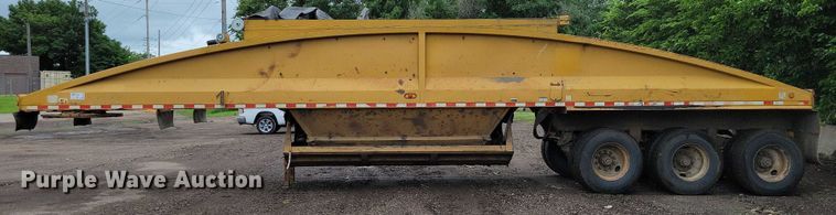 image for item EA2476 2001 Load King bottom dump trailer