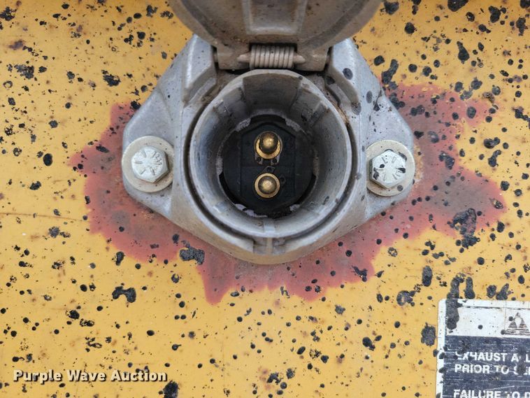 image for item EA2476 2001 Load King bottom dump trailer