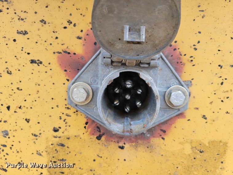 image for item EA2476 2001 Load King bottom dump trailer