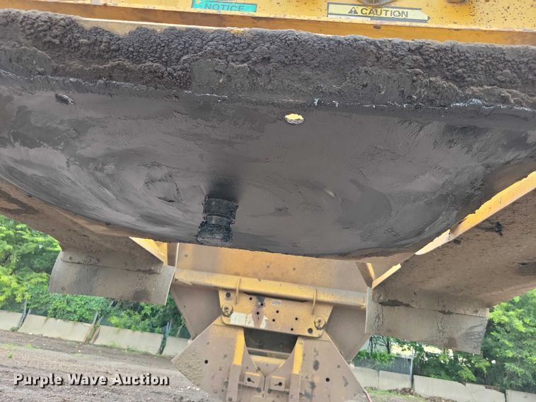 image for item EA2476 2001 Load King bottom dump trailer