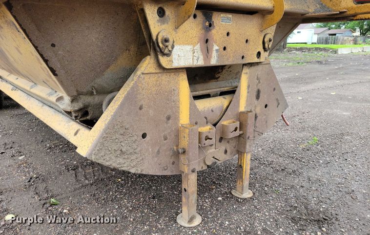image for item EA2476 2001 Load King bottom dump trailer