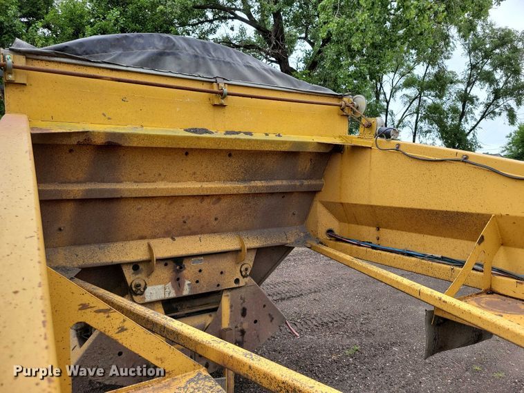 image for item EA2476 2001 Load King bottom dump trailer