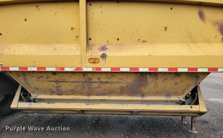 image for item EA2476 2001 Load King bottom dump trailer