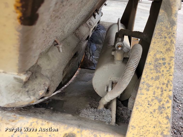 image for item EA2476 2001 Load King bottom dump trailer