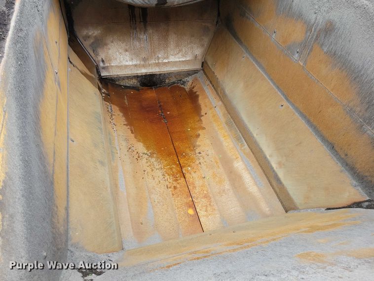 image for item EA2476 2001 Load King bottom dump trailer