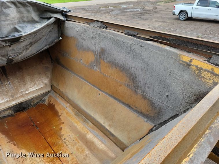 image for item EA2476 2001 Load King bottom dump trailer