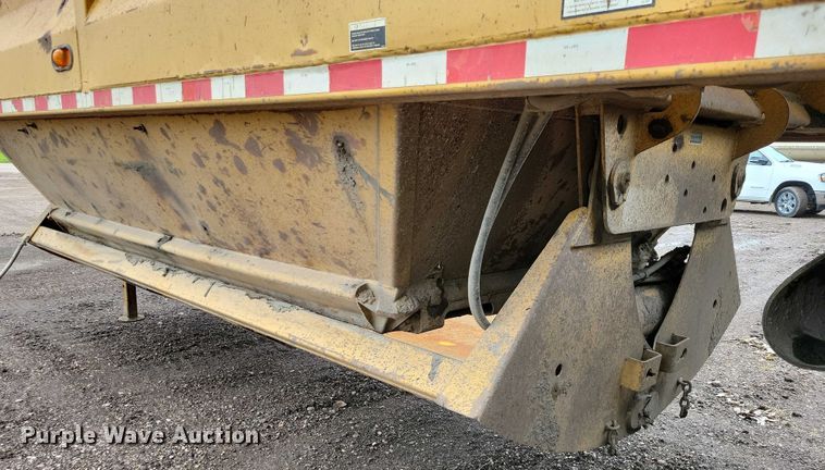 image for item EA2476 2001 Load King bottom dump trailer