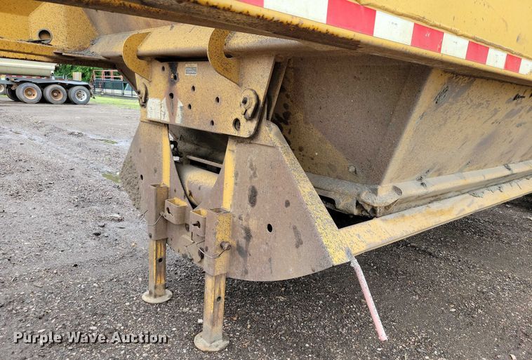 image for item EA2476 2001 Load King bottom dump trailer