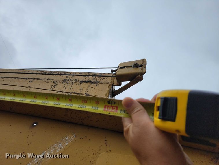 image for item EA2476 2001 Load King bottom dump trailer