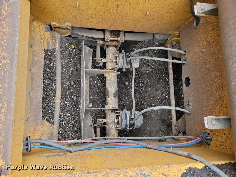 image for item EA2476 2001 Load King bottom dump trailer