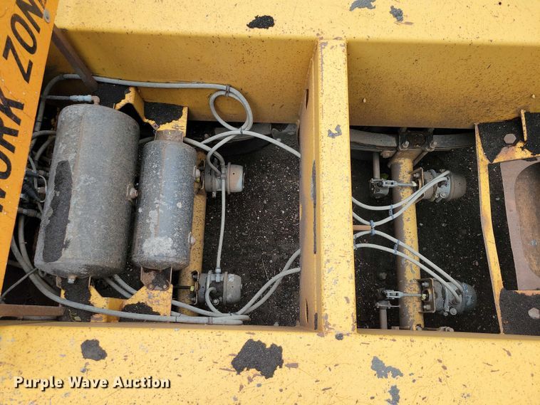 image for item EA2476 2001 Load King bottom dump trailer