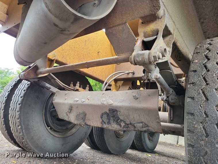 image for item EA2476 2001 Load King bottom dump trailer