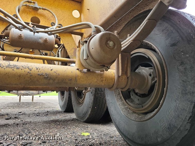 image for item EA2476 2001 Load King bottom dump trailer