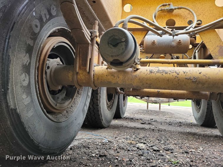 image for item EA2476 2001 Load King bottom dump trailer