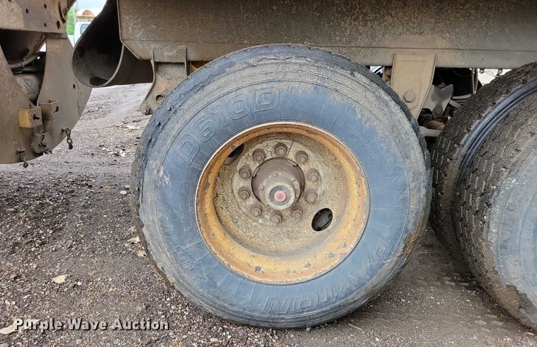 image for item EA2476 2001 Load King bottom dump trailer