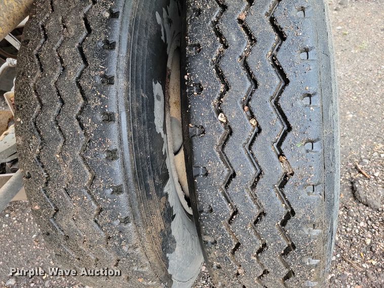 image for item EA2476 2001 Load King bottom dump trailer