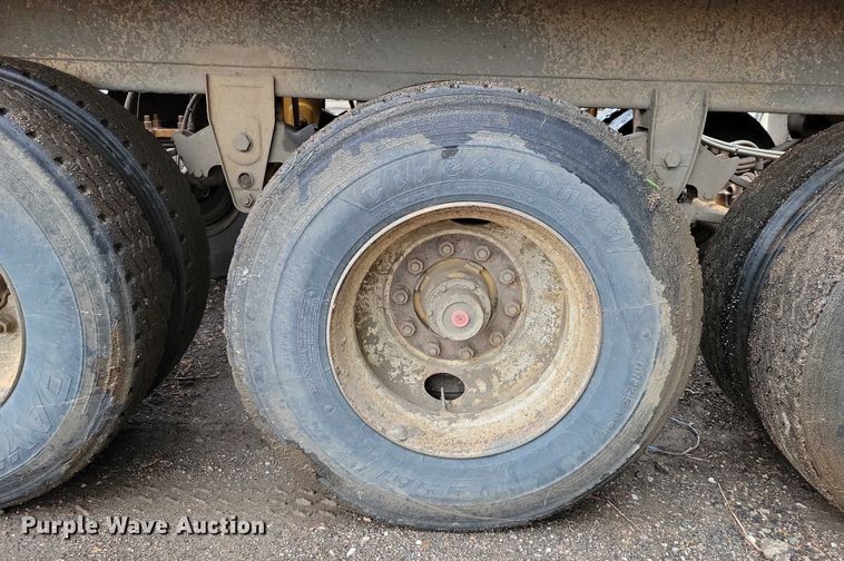 image for item EA2476 2001 Load King bottom dump trailer