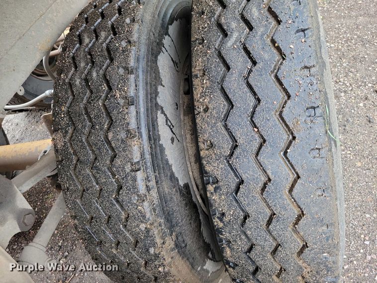 image for item EA2476 2001 Load King bottom dump trailer