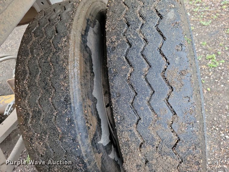 image for item EA2476 2001 Load King bottom dump trailer