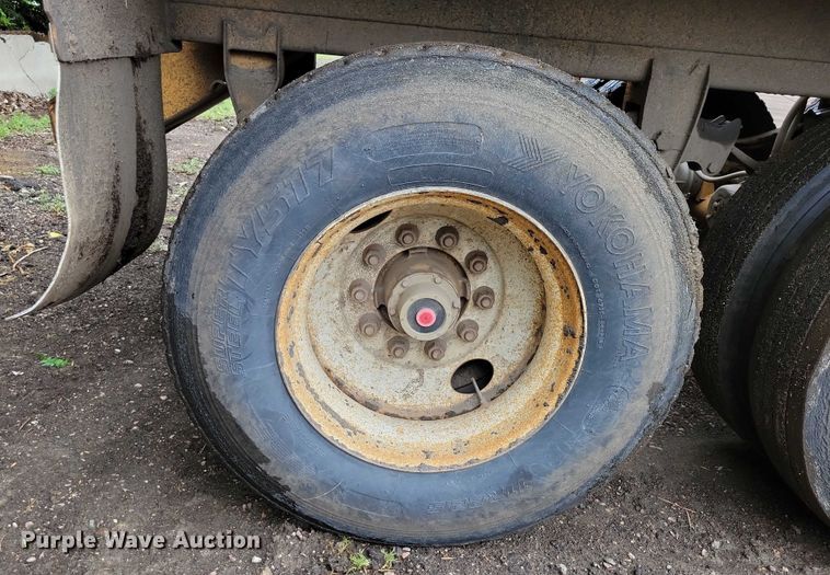 image for item EA2476 2001 Load King bottom dump trailer