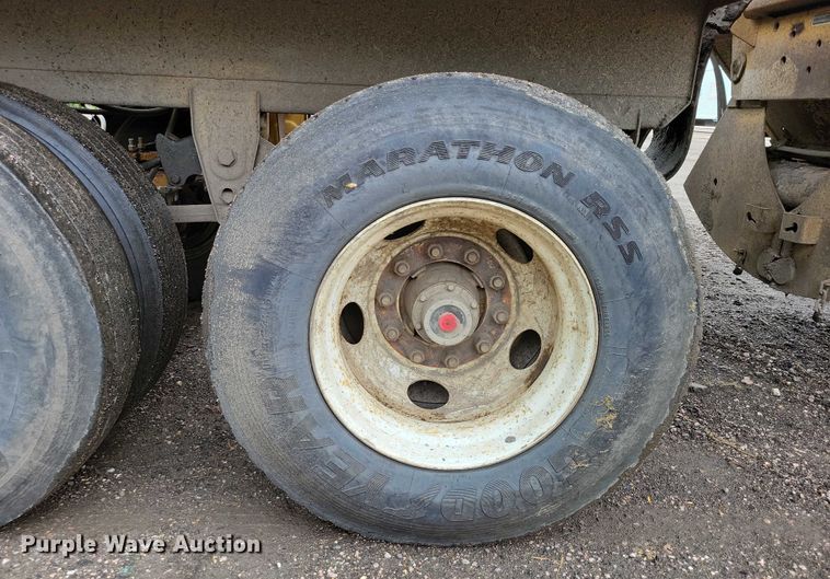 image for item EA2476 2001 Load King bottom dump trailer